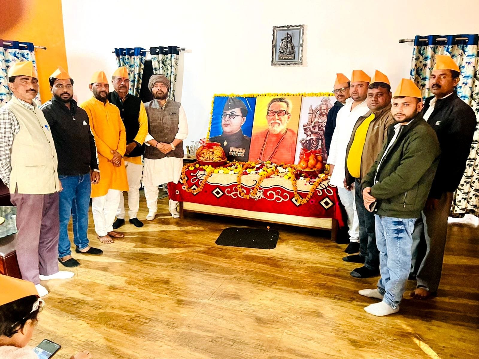 प्रदेश कैंप कार्यालय लखनऊ में शिवसेना ने तीन महापुरूषों की जयन्ती मनाई