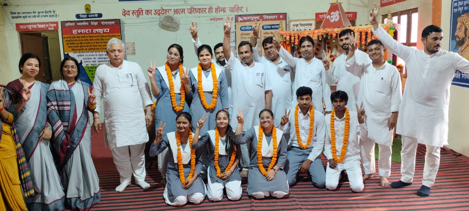 सीबीएसई 12वीं के परीक्षा परिणामों में सरस्वती शिशु मंदिर राप्तीनगर का दबदबा, अंशिका मौर्य ने किया टॉप