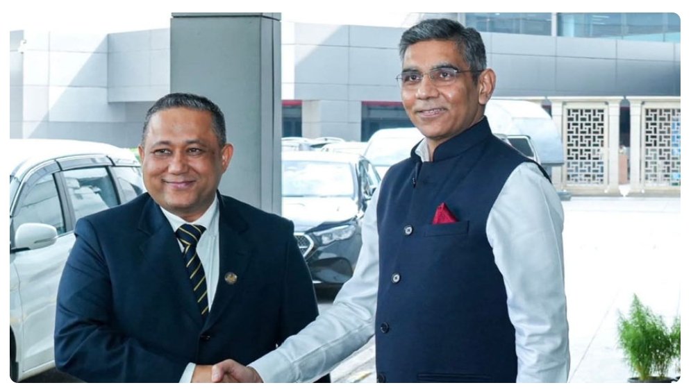 नई दिल्ली पहुंचे विदेश मंत्री, नॉर्थ डेस्क चीफ ने किया स्वागत